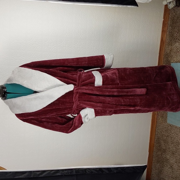 David Archie- DA, Burgandy plush Maxi robe - Picture 1 of 5